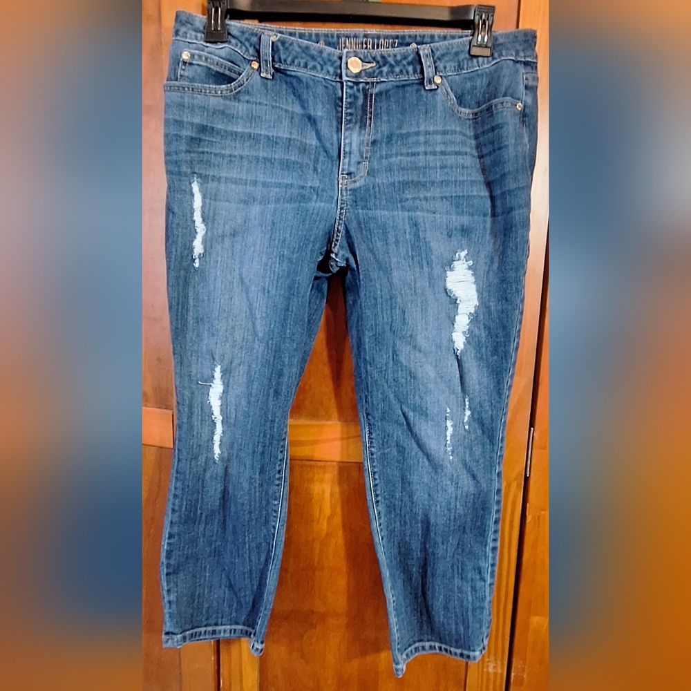 JENNIFER LOPEZ distressed capris Size 14 (36×24)